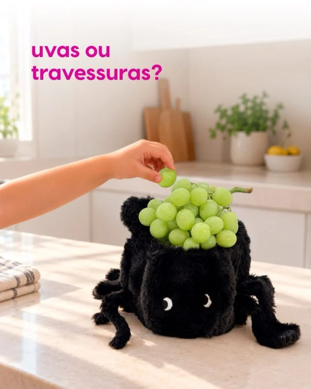 🎃 Uvas ou travessuras? 🍇 Neste Halloween, escolhemos as duas! 👻 Que não faltem as travessuras… nem as uvas Vale da Rosa…