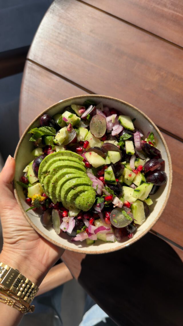 Ceviche de uvas 🍇🥑 Ingredientes 🛒 🍇 Uvas Vale da Rosa 🥒 Pepino 🧅 1 cebola roxa pequena 🍋 Sumo de lima e limão 🌿 Folhas d…